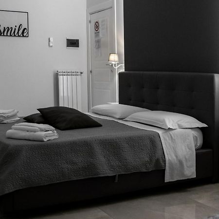 נאפולי Aurora Luxury Rooms מראה חיצוני תמונה