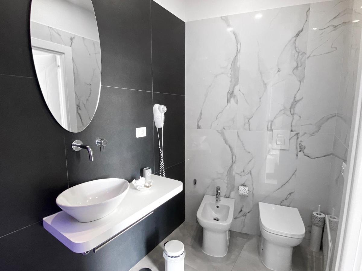 נאפולי Aurora Luxury Rooms מראה חיצוני תמונה