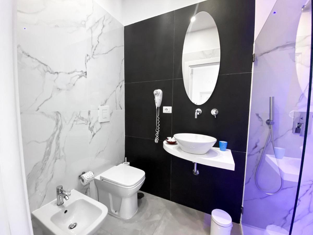 נאפולי Aurora Luxury Rooms מראה חיצוני תמונה